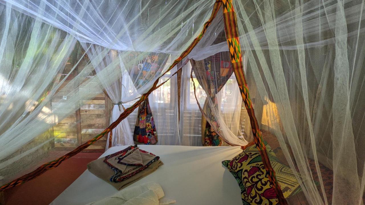 מושי Backyard Hostel מראה חיצוני תמונה