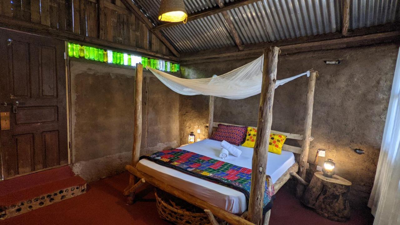 מושי Backyard Hostel מראה חיצוני תמונה
