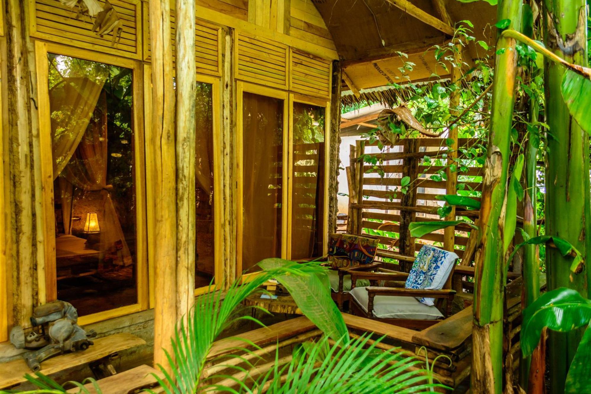 מושי Backyard Hostel מראה חיצוני תמונה