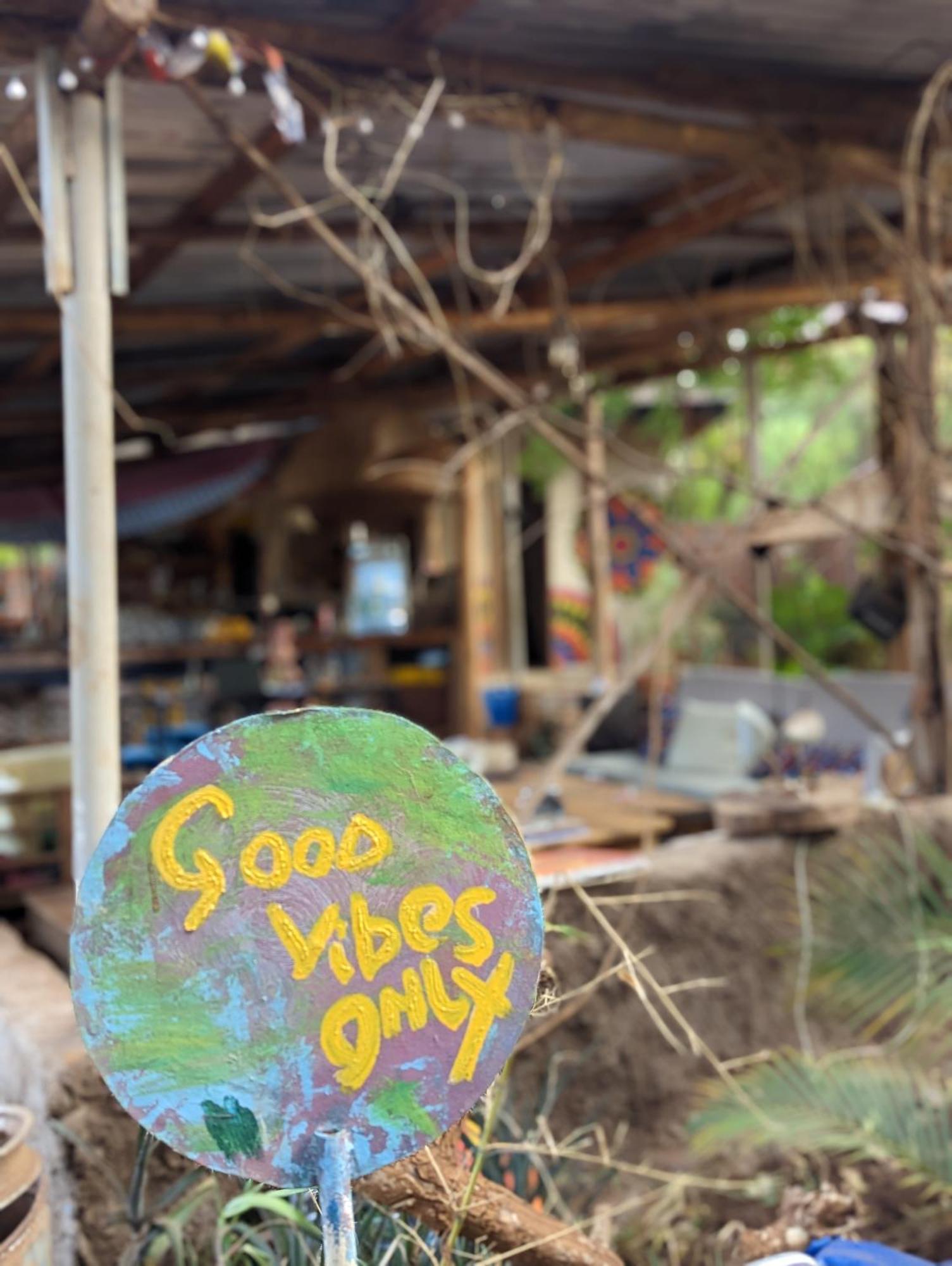 מושי Backyard Hostel מראה חיצוני תמונה