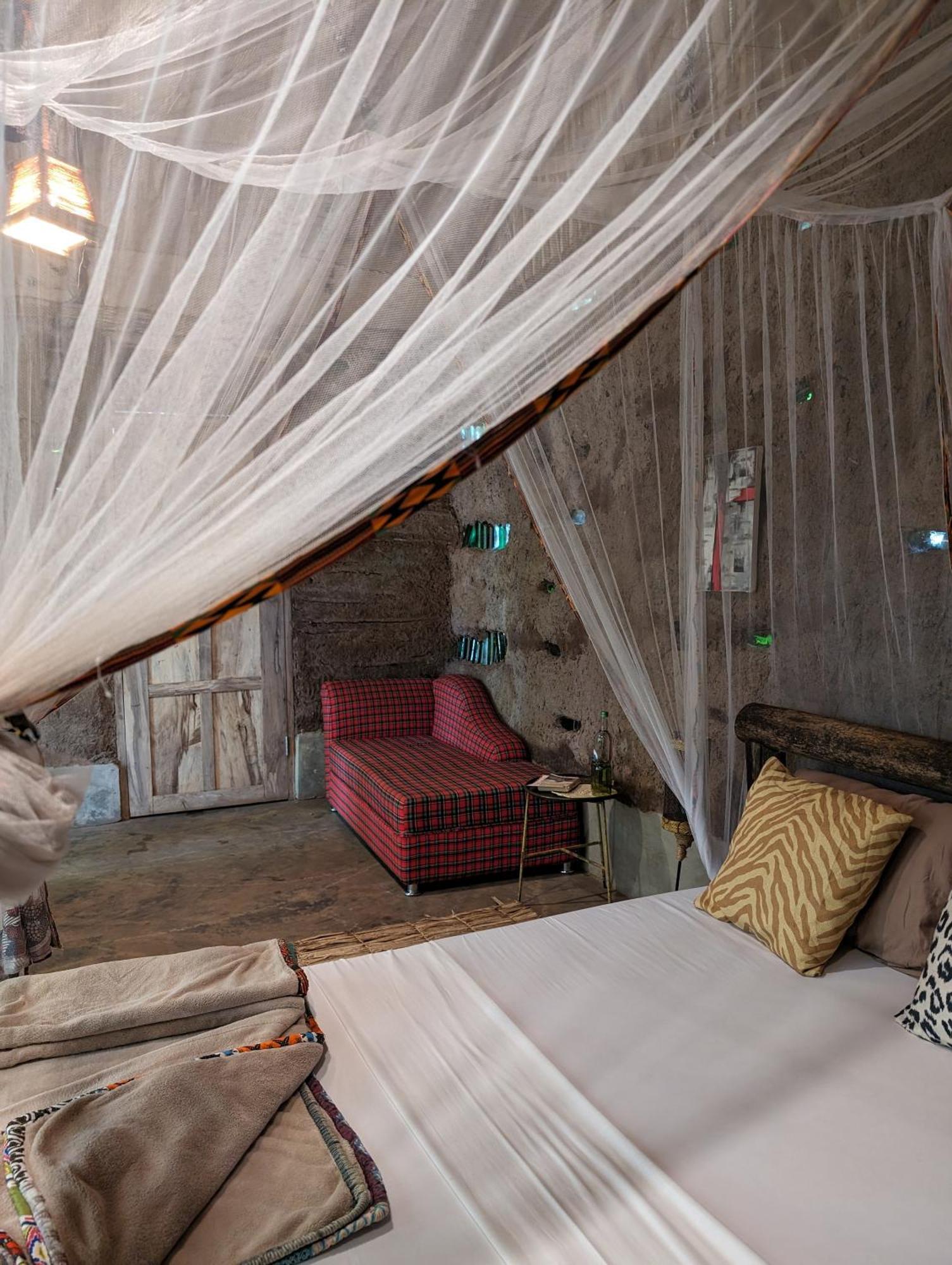 מושי Backyard Hostel מראה חיצוני תמונה