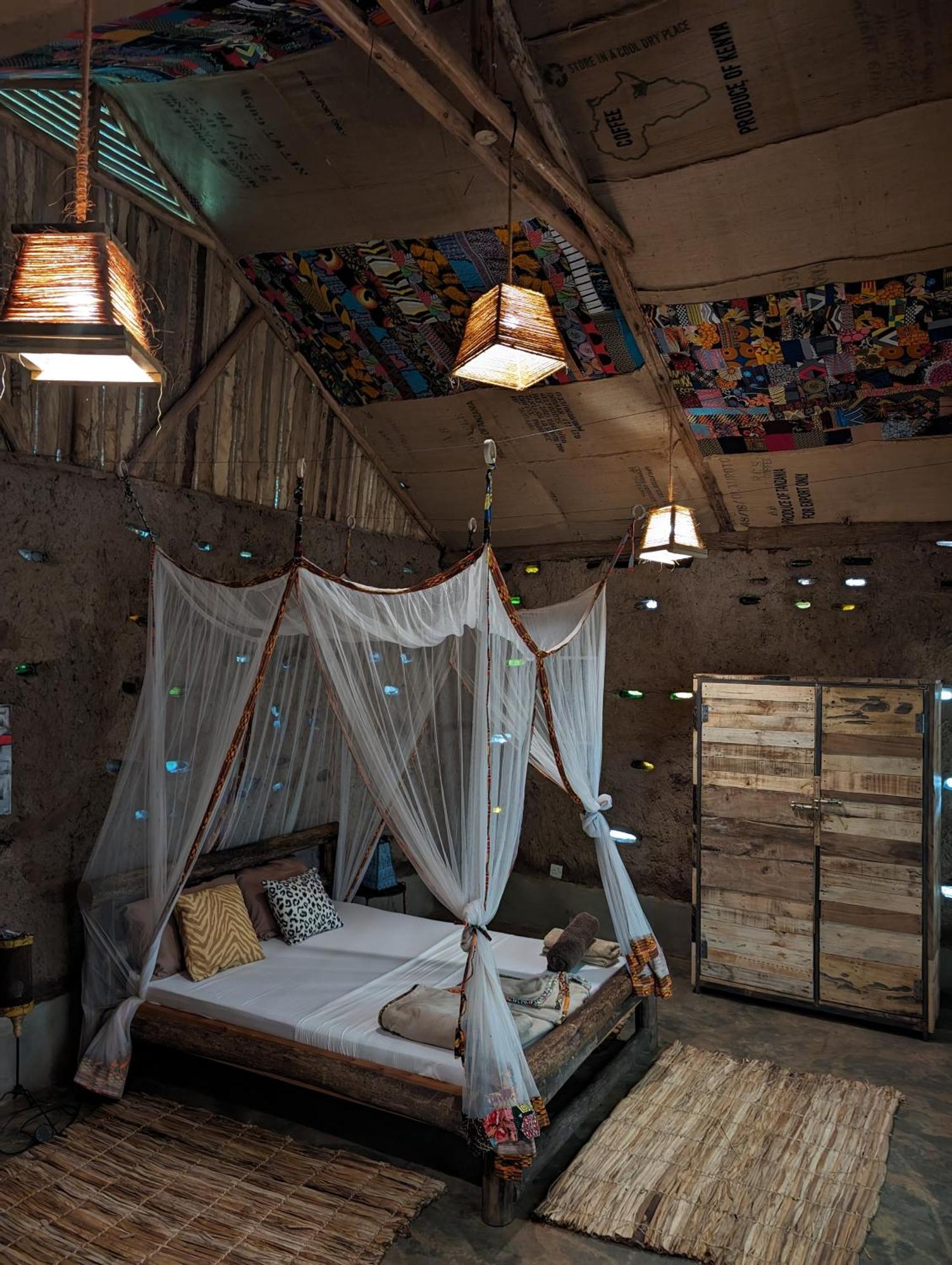 מושי Backyard Hostel מראה חיצוני תמונה