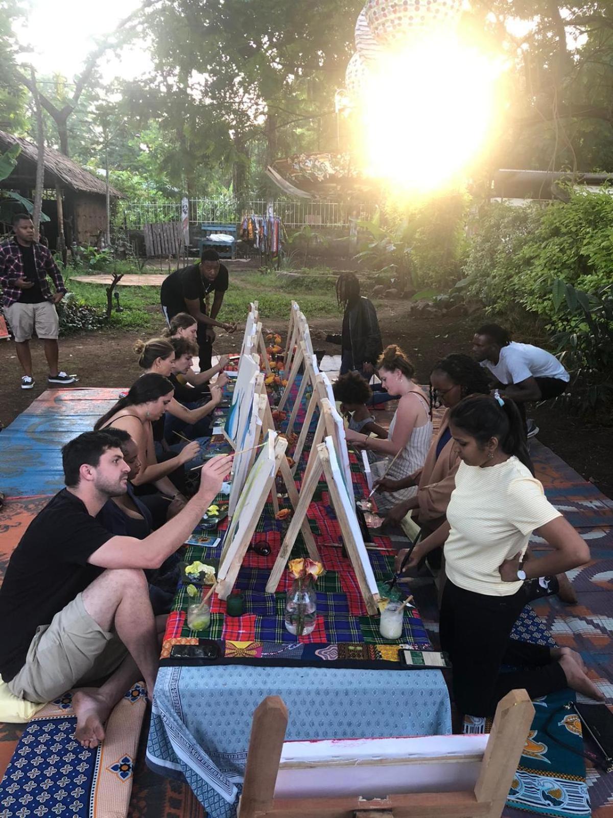 מושי Backyard Hostel מראה חיצוני תמונה